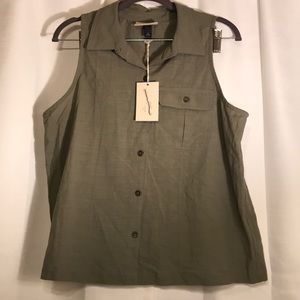 NWT Universal Thread Top